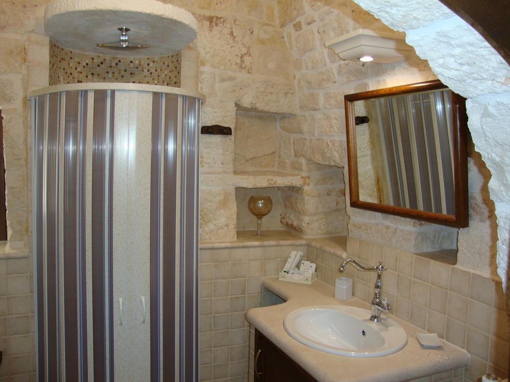 לינה וארוחת בוקר לוקורוטונדו Trulli Isago מראה חיצוני תמונה